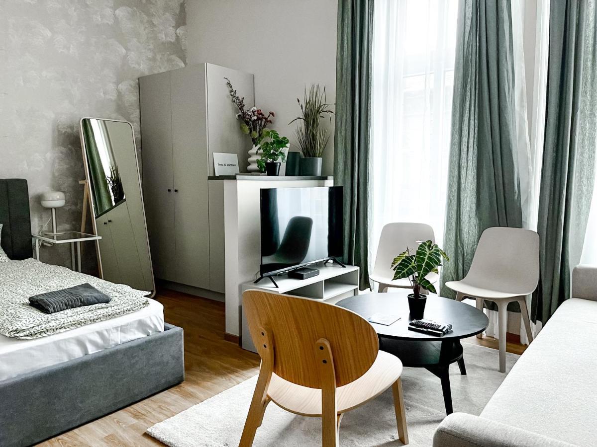 T32 Modern *